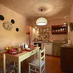 Chiarentana Di Donata Origo *